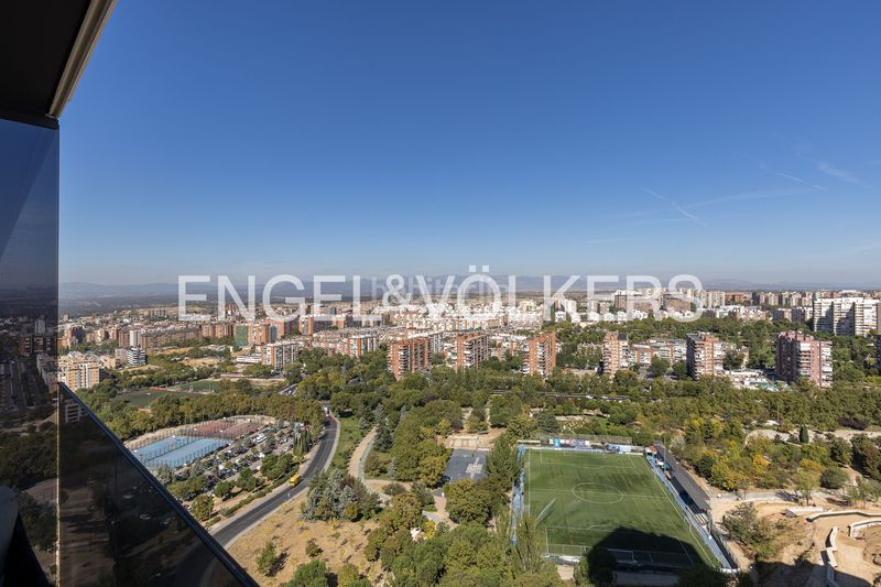 Foto 13bb2c78-beda-45b8-8220-2492fbc0d6e3. Pis amb calefacció aparcament piscina a Valdeacederas Madrid