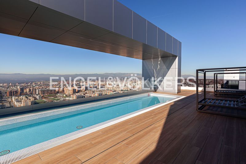 Foto d5b5ad21-4b0c-4bd4-81c3-7dfcec0f62bb. Pis amb calefacció aparcament piscina a Valdeacederas Madrid