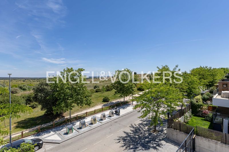 Foto a8f4db6d-0c3e-4e0d-879f-a64b3db6b826. Àtic amb calefacció aparcament piscina a Marazuela-El Torreón Rozas de Madrid (Las)