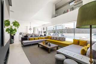 Rent House in Valdecabañas. Espectacular villa de diseño  en alquiler
