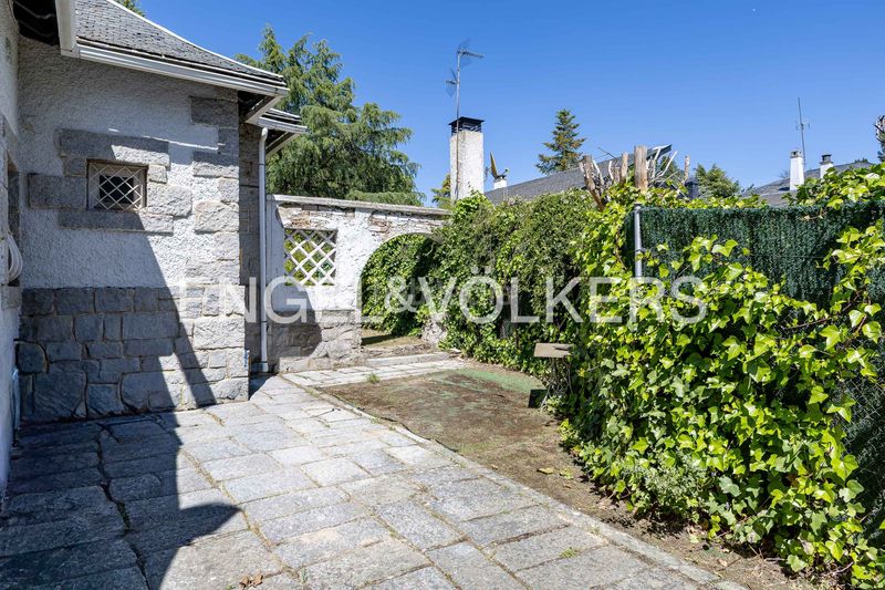 Foto 0ad62d6f-7649-428d-a68e-ce0fa873676d. Casa amb calefacció a Colonia Torrelodones