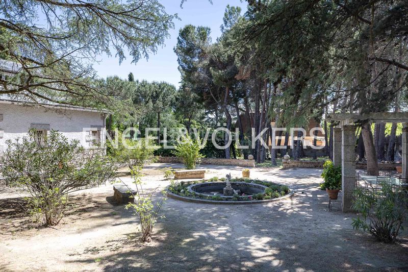 Foto b9c8c912-fda3-48b9-8fe7-4085ca7d4b28. Casa amb calefacció a Colonia Torrelodones