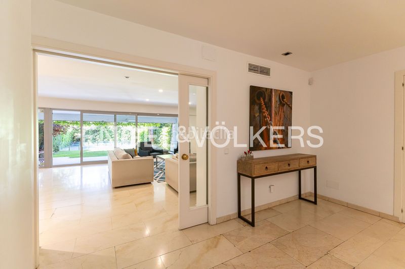 Foto e46117e3-9f2b-455a-a976-2c448d726d5a. Casa amb calefacció aparcament piscina a el soto de La Moraleja La Moraleja