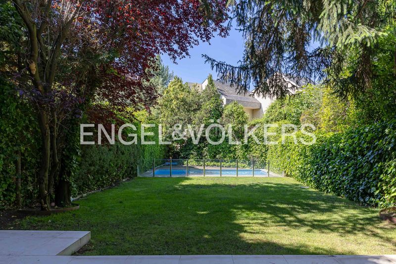 Foto f54df00e-c11f-45de-af90-da7f8e3c718d. Casa amb calefacció aparcament piscina a el soto de La Moraleja La Moraleja