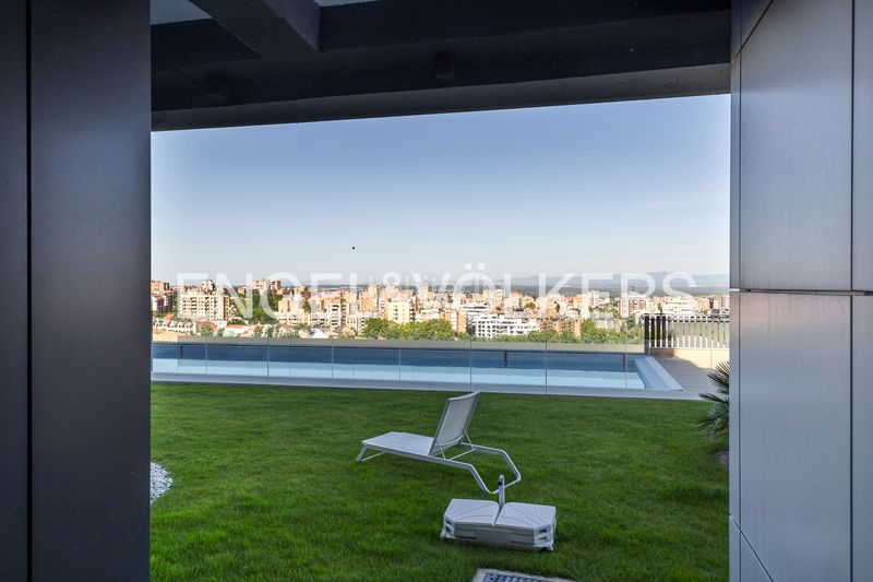 Foto 74434499-b0a7-4d57-ba16-1b13a6e46c9a. Pis amb calefacció aparcament piscina a Valdeacederas Madrid