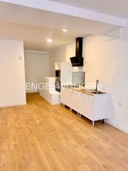 Apartament a Pueblo. Magnífico bajo en pozuelo de alarcón