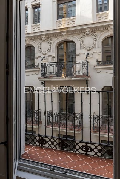 Foto 7bd9f43c-9967-4c45-83b9-2b3015e96f93. Pis amb calefacció a Justicia-Chueca Madrid