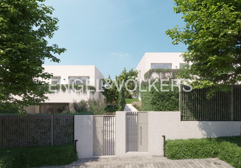 Foto 1bd8e71c-4b91-4c30-98f9-155297c2ba35. Casa amb calefacció aparcament piscina a Valdemarín Madrid