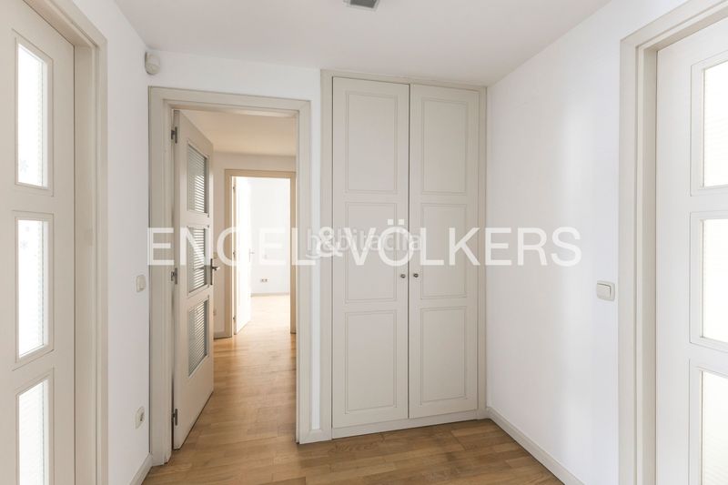 Foto e0fda1a4-5a15-4335-af70-4b3ce552a97f. Pis amb calefacció aparcament a Rejas Madrid