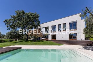 Casa en Urbanización La Moraleja. Magnifico unifamiliar totalmente reformado con vistas en moralej