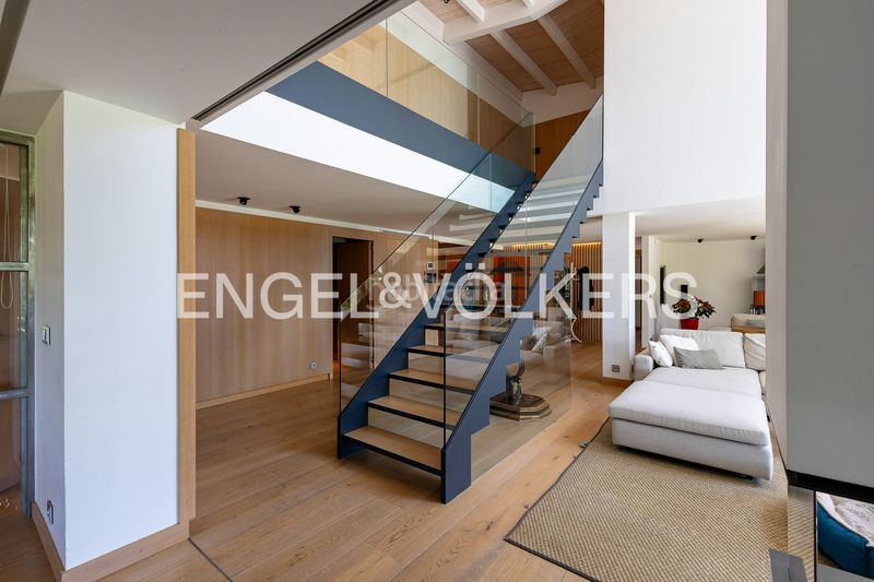 Foto 5ae99f98-f977-465d-aff1-f9e607463f29. Casa amb calefacció aparcament piscina a urbanización La Moraleja La Moraleja