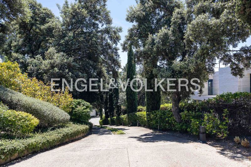 Foto 7ac9c821-ea46-4520-b5ac-b2045327ef10. Casa amb calefacció aparcament piscina a urbanización La Moraleja La Moraleja