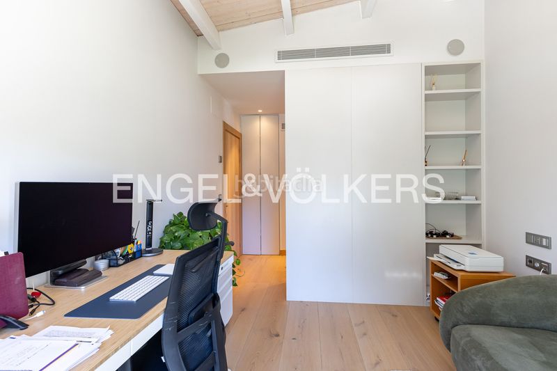 Foto b412448c-8743-4be7-ba5a-7bdf4c6f6e09. Casa amb calefacció aparcament piscina a urbanización La Moraleja La Moraleja