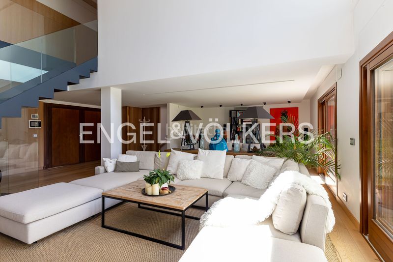 Foto bb621dbe-ebc1-42e3-ba86-b774312baff8. Casa amb calefacció aparcament piscina a urbanización La Moraleja La Moraleja