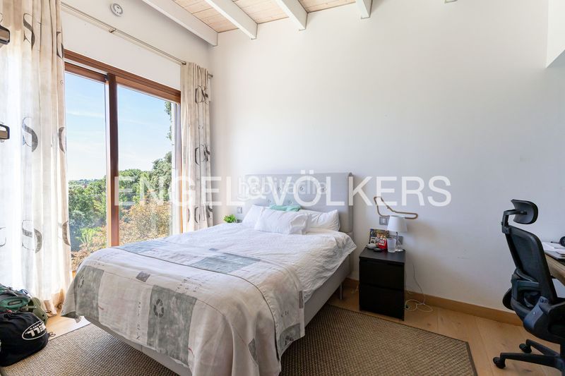 Foto bd88f53e-59ba-4fe2-b5c3-7ce4ff9ec90c. Casa amb calefacció aparcament piscina a urbanización La Moraleja La Moraleja