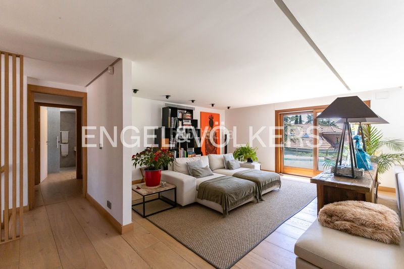 Foto c526ca4e-b1dd-4da9-96de-d786b047c821. Casa amb calefacció aparcament piscina a urbanización La Moraleja La Moraleja