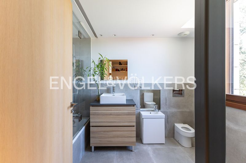 Foto d4917447-4e0d-41aa-ab2e-221899b32c05. Casa amb calefacció aparcament piscina a urbanización La Moraleja La Moraleja