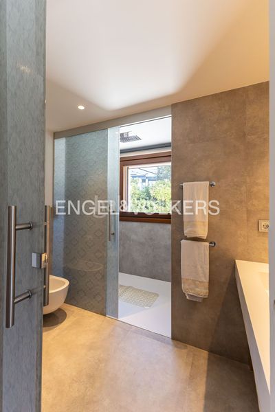 Foto ef17e786-2299-4376-8d91-ae759a810390. Casa amb calefacció aparcament piscina a urbanización La Moraleja La Moraleja