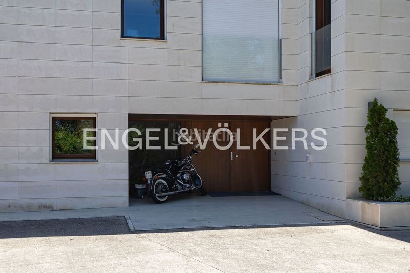 Foto fc7ebf4a-7610-48c0-aedf-44aa8830b6eb. Casa amb calefacció aparcament piscina a urbanización La Moraleja La Moraleja