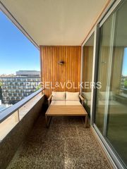 Miete Etagenwohnung  Juan ramón jiménez. Descubre lujo sereno en chamartín, madrid piso de 1 dormitorio,