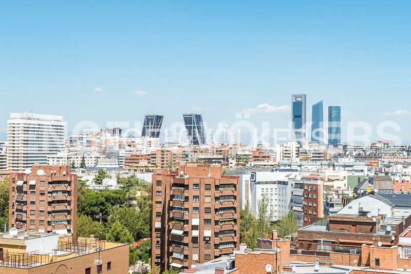 Foto c12443a5-1454-4a3e-89f4-2799ff85b3cd. Pis amb calefacció aparcament a El Viso Madrid