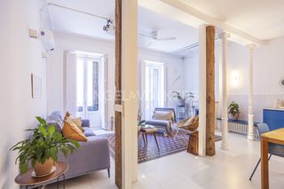 Affitto Appartamento  Corredera baja de san pablo. Confortable piso exterior con balcones de dos dormitorio en pl.