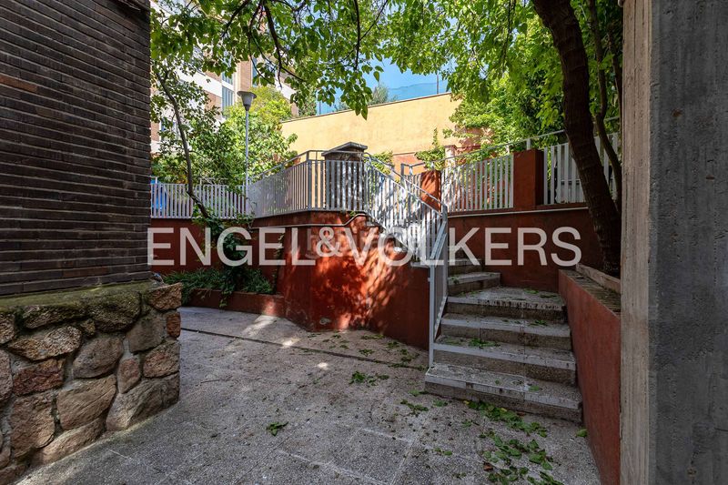 Foto bd6b1304-4bb2-4074-99b7-f6afcd77eea4. Àtic amb calefacció aparcament piscina a San Pascual Madrid
