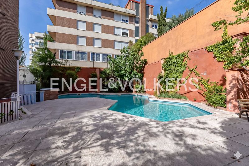 Foto e82f2431-550d-40ef-912e-22fd9e8d7076. Àtic amb calefacció aparcament piscina a San Pascual Madrid