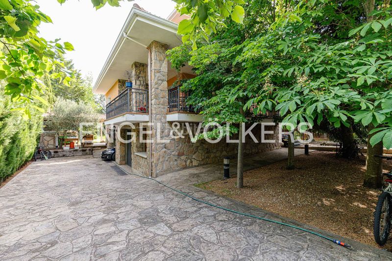 Foto 606d6b92-a86e-4287-a799-0628428af69e. Casa amb calefacció aparcament piscina a Becerril de la Sierra
