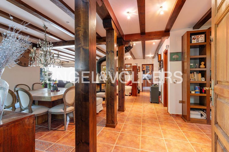 Foto a0e0cf95-33ad-4e96-9070-9459b8c7a88d. Casa amb calefacció aparcament piscina a Becerril de la Sierra