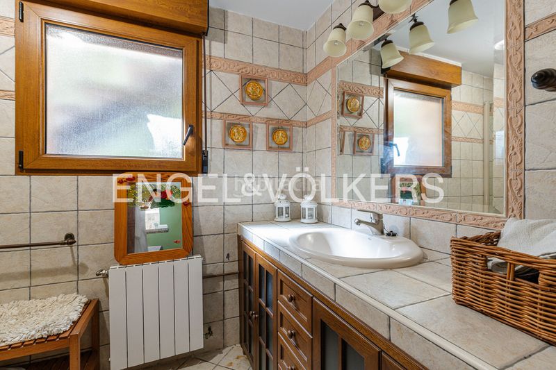 Foto a4a42ded-86d2-416c-8b1d-4ac3e188e694. Casa amb calefacció aparcament piscina a Becerril de la Sierra