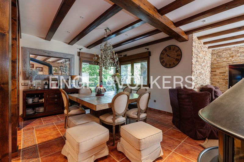 Foto d8f94088-1f83-4008-84f6-ead4baa56475. Casa amb calefacció aparcament piscina a Becerril de la Sierra