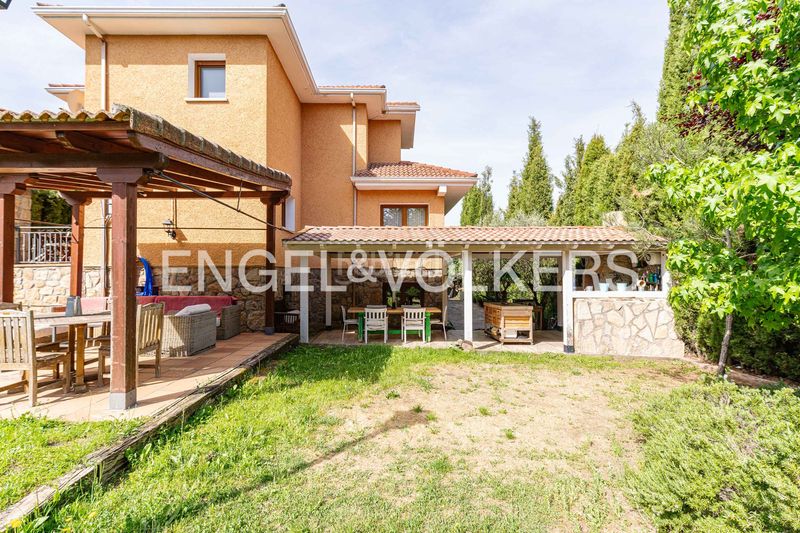 Foto e519bdb7-11b6-45b3-83c6-ab7e5210c3be. Casa amb calefacció aparcament piscina a Becerril de la Sierra