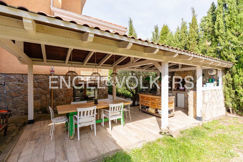 Foto ec893e54-c08b-43f1-af30-b5585909ccfe. Casa amb calefacció aparcament piscina a Becerril de la Sierra