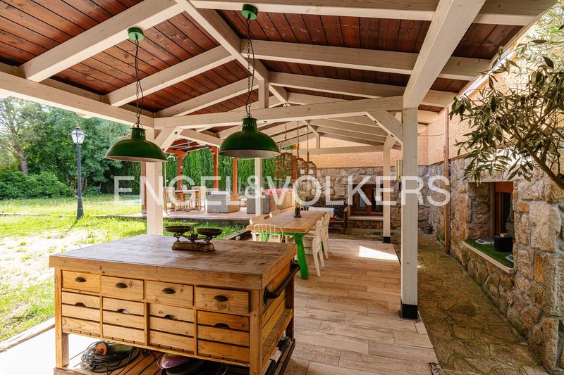 Foto ee6e9343-a803-4c73-b710-8cc0682be84a. Casa amb calefacció aparcament piscina a Becerril de la Sierra