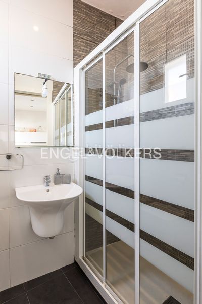 Foto 34e794f3-5ede-4851-acd7-5f1d3ea569fd. Apartament amb calefacció a Numancia Madrid