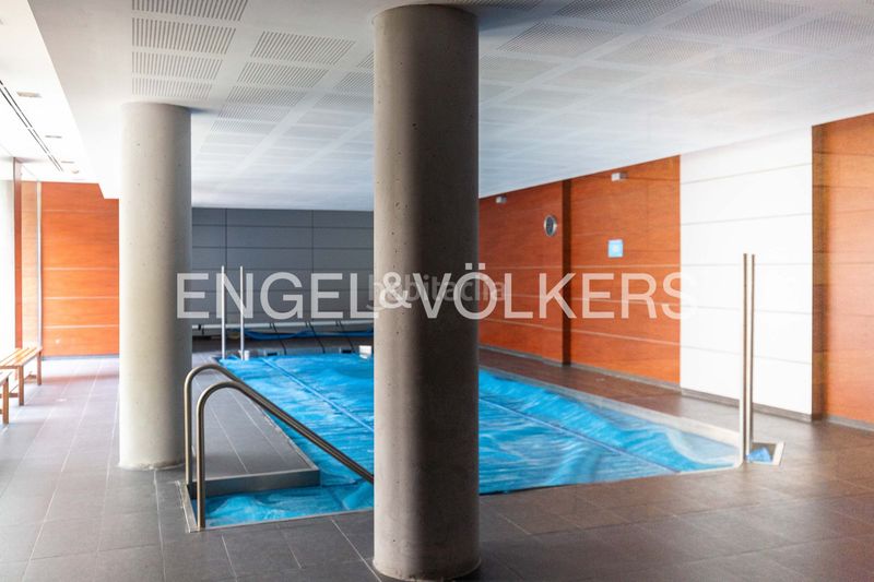 Foto 6f360fd9-ac1d-4d22-be2c-6f16d222f9bb. Pis amb calefacció aparcament piscina a Sanchinarro Madrid