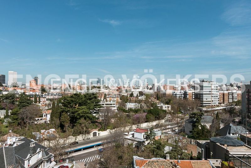 Foto c001faca-9b33-4239-b180-a50e7ec5b5a4. Pis amb calefacció aparcament a El Viso Madrid