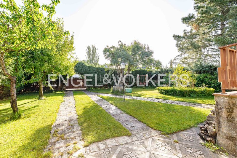 Foto d5e68944-7904-4261-8885-27737bb8cf8f. Casa adossada amb calefacció aparcament piscina a Escorial (El)