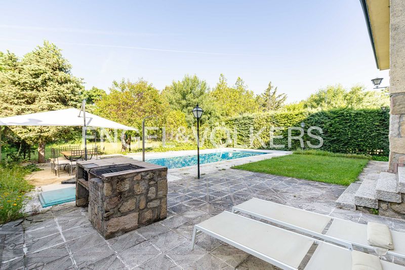 Foto d6738996-0a78-40af-93ed-8ccaf1bc8e3c. Casa adossada amb calefacció aparcament piscina a Escorial (El)