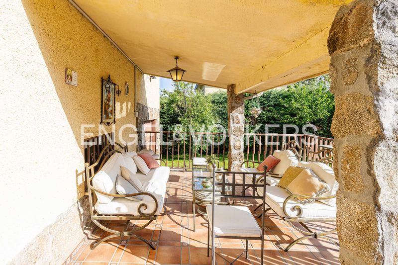 Foto e6ab4b44-6f7c-4370-ad8d-9e8b0b7a334b. Casa adossada amb calefacció aparcament piscina a Escorial (El)