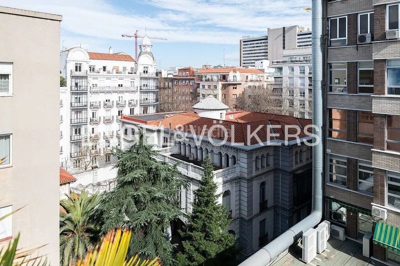 Foto f89f66d8-0114-4df5-95f5-6c293b7a0f8c. Pis amb calefacció aparcament a Castellana Madrid