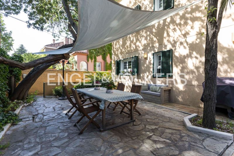 Foto 2f7ec348-5941-4fd7-a805-cb71255499b6. Casa amb calefacció aparcament piscina a Ciudad Jardín Madrid