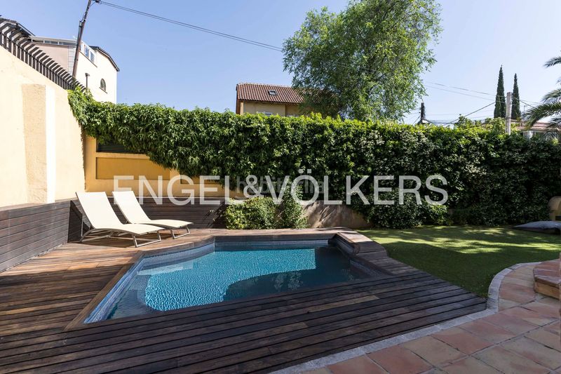 Foto 317256f9-1b06-4ed2-b956-a876212daeb1. Casa amb calefacció aparcament piscina a Ciudad Jardín Madrid