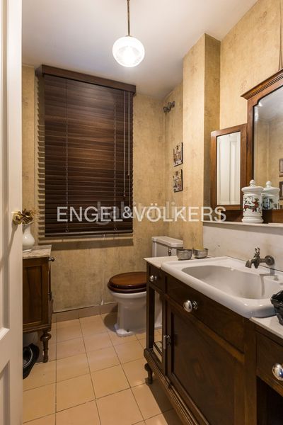 Foto 854dfff8-d5e6-4e1d-9e49-5898d372d6b5. Casa amb calefacció aparcament piscina a Ciudad Jardín Madrid