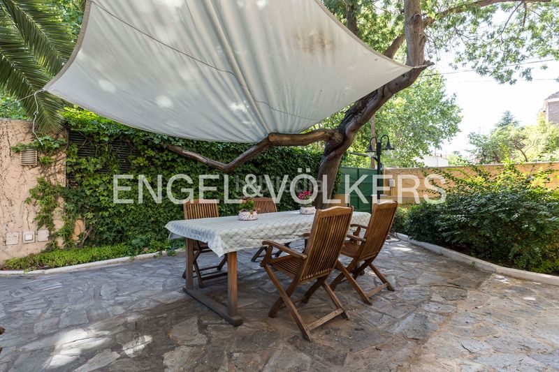 Foto a0b05776-d2bb-4a71-b90c-56ee55e66422. Casa amb calefacció aparcament piscina a Ciudad Jardín Madrid