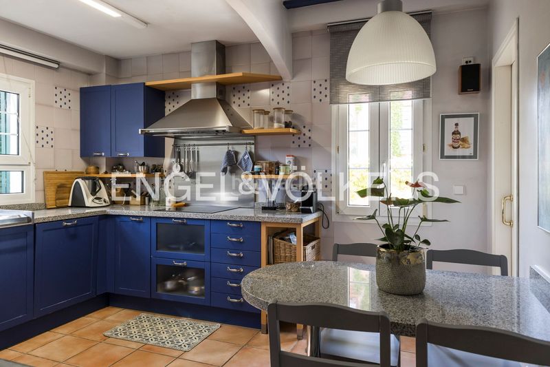 Foto a4137b4c-39c2-4ca9-a584-b026916677c7. Casa amb calefacció aparcament piscina a Ciudad Jardín Madrid