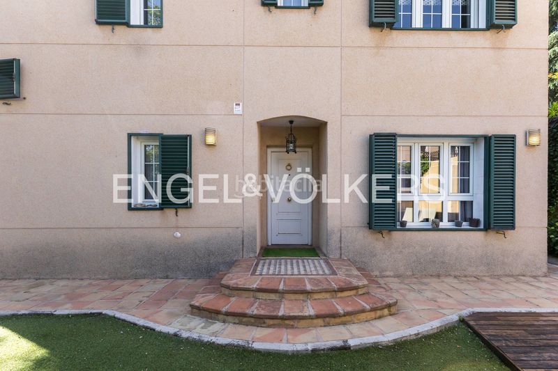 Foto b8cb9068-2e35-43be-ad42-4f07d7012a50. Casa amb calefacció aparcament piscina a Ciudad Jardín Madrid