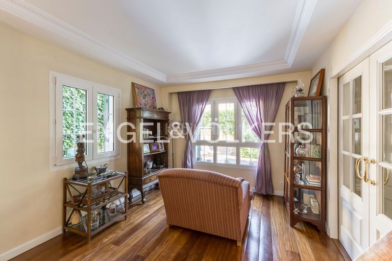Foto bfa033b1-4835-4899-9909-ce7f90ac1e32. Casa amb calefacció aparcament piscina a Ciudad Jardín Madrid