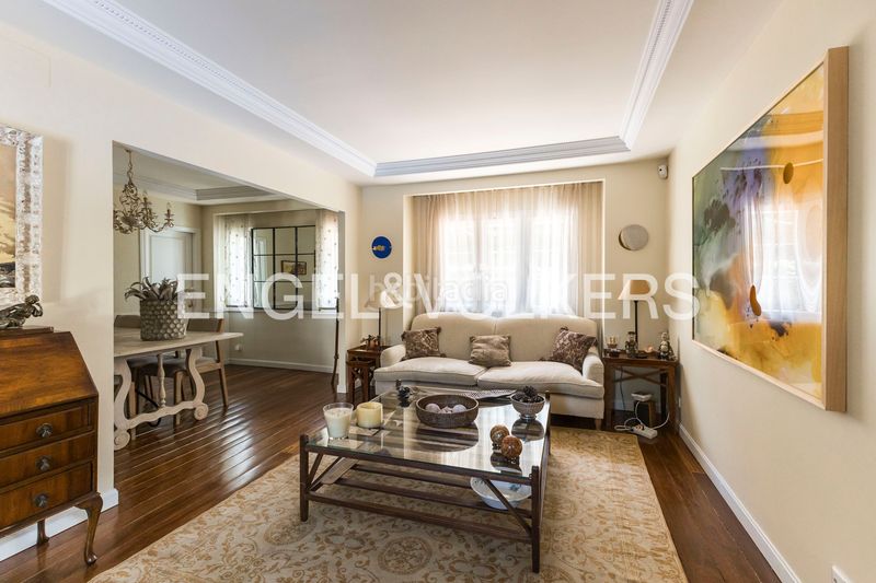 Foto ea9b2647-3e3d-4ff6-9950-8bd7b4a794c7. Casa amb calefacció aparcament piscina a Ciudad Jardín Madrid